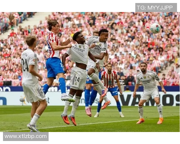 英超激战：皇马3-0拜仁帽子戏法引发争议判罚全场沸腾