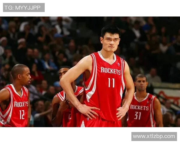 姚明脚特写展现篮球巨星的力量与优雅之美