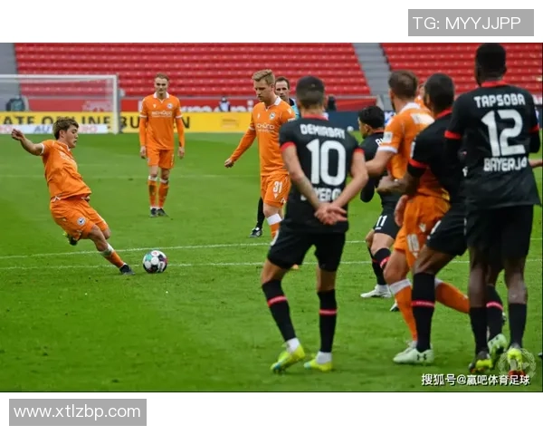 德甲焦点战莱比锡与里昂激战成平局绝杀瞬间引发全场热烈反响 德甲焦点战莱比锡与里昂激战成平局绝杀瞬间引发全场热烈反响