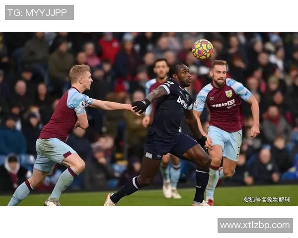 英超激战:AC米兰与波尔图握手言和红牌事件引发全场热议 英超激战:AC米兰与波尔图握手言和红牌事件引发全场热议